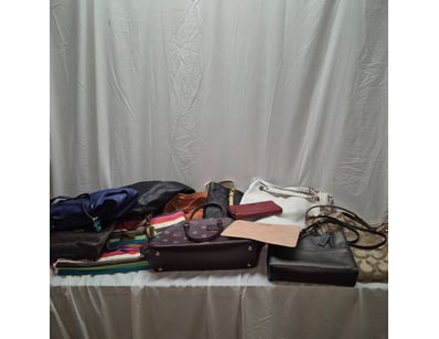 Designer Vault (A983) - Lot 7250