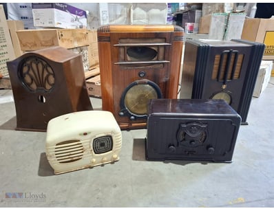 COLLECTION OF FIVE VINTAGE VALVE RADIOS, CIRCA 193...