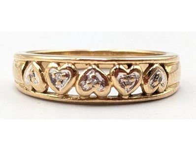 9CT YELLOW GOLD AND DIAMOND HEART RING

Total It...