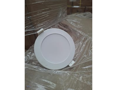 Bulk lot of LED downlight fixtures and related lig...