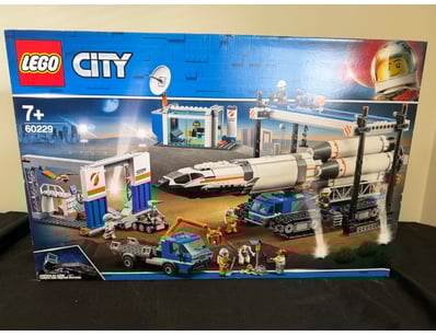 **UNRESERVED** LIFETIME COLLECTION OF LEGO PART... - Lot 518