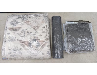 Polyester mat, three storage bags and floor rug
...