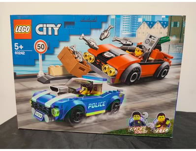 **UNRESERVED** LIFETIME COLLECTION OF LEGO PART... - Lot 648