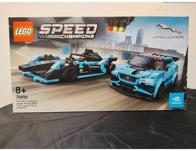 **UNRESERVED** LIFETIME COLLECTION OF LEGO PART... - Lot 926