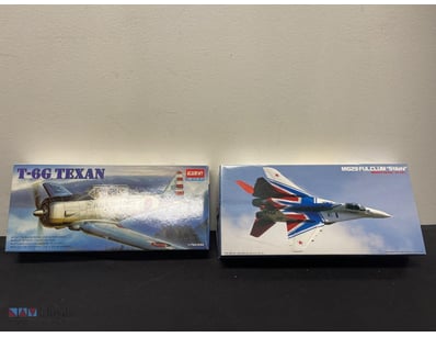 VINTAGE AIRCRAFT MODEL KIT COLLECTION - T-6G TEXAN...
