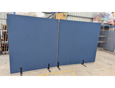 Portable modular display partition system consisti...