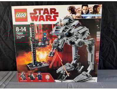 **UNRESERVED** LIFETIME COLLECTION OF LEGO PART... - Lot 145