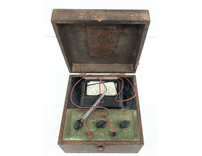 VINTAGE DUAL-METER MULTIMETER IN WOODEN CASE

Item...