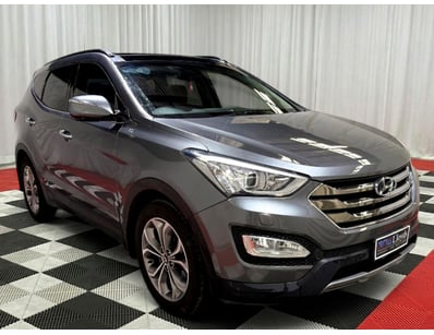 <b>2012 Hyundai Santa Fe - Silver - 236,397km - Al...