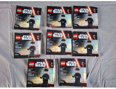 **UNRESERVED** LIFETIME COLLECTION OF LEGO PART... - Lot 364