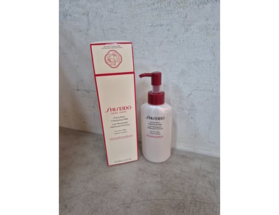 Shiseido, ginza toyko, extra rich cleansing milk.
...