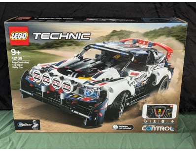 **UNRESERVED** LIFETIME COLLECTION OF LEGO PART... - Lot 121