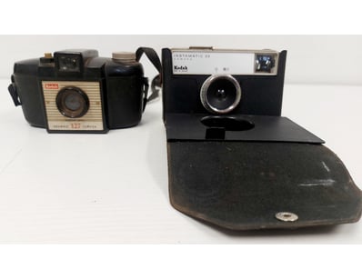 COLLECTION OF VINTAGE KODAK CAMERAS INCLUDING BROW...