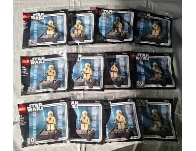 **UNRESERVED** LIFETIME COLLECTION OF LEGO PART... - Lot 379