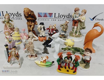 ASSORTED PORCELAIN FIGURINES INCLUDING, CAPODIMONT...