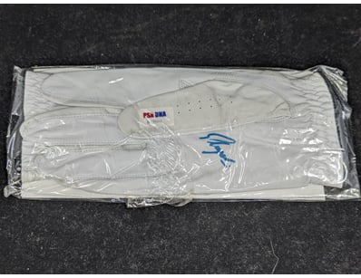 GARY PLAYER SIGNED GOLF GLOVE

Includes Psa Cert...