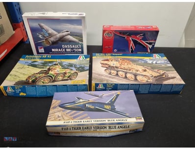 COLLECTION OF SIX UNASSEMBLED SCALE MODEL KITS - M...