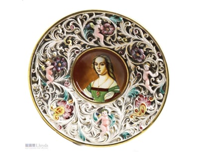 CAPODIMONTE HANGING PLATE.      

The Plate Depict...