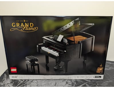 **UNRESERVED** LIFETIME COLLECTION OF LEGO PART... - Lot 780