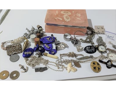 The Curio Collection (A993) - Lot 1082