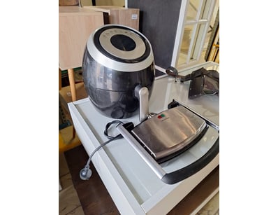 Airfryer & Toaster

SOLD AS LOT

