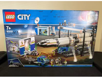 **UNRESERVED** LIFETIME COLLECTION OF LEGO PART... - Lot 744