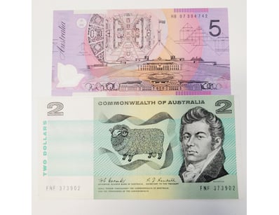 AUSTRALIAN $5 AND $2 BANKNOTES, R82 (EF) , R22IAL ...