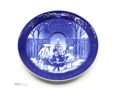 VINTAGE ROYAL COPENHAGEN, PLATE "THE OLD SKATING P...