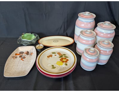 CERAMIC TABLEWARE LOT

Charming Mid-Century Cera...