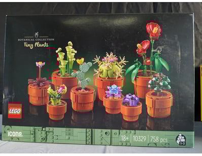 **UNRESERVED** LIFETIME COLLECTION OF LEGO PART... - Lot 243