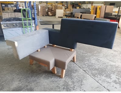 Furniture lot comprising three upholstered pieces ...