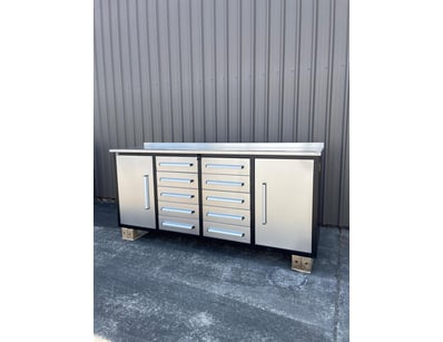 UNRESERVED Containers, Shower Blocks & Work Benches - Lot 16