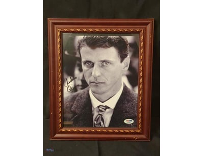 THIS FRAMED ITEM FEATURES A SIGNED PHOTOGRAPH OF A...