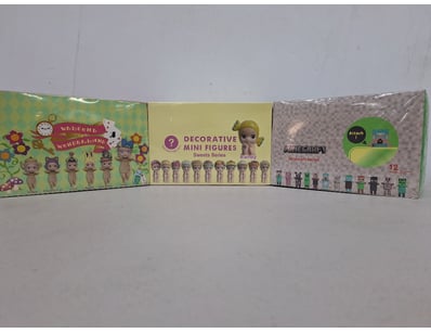Desk monitor mini figure sets

SOLD AS LOT

