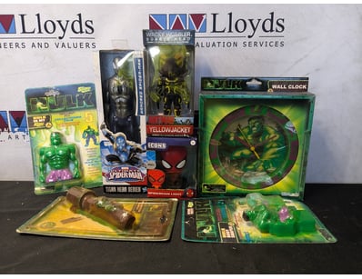 VINTAGE MARVEL HULK & SPIDER-MAN COLLECTIBLES BUND...