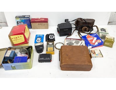 Extensive collection of vintage photography equipm...