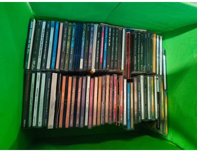 Extensive CD collection comprising approximately 1...