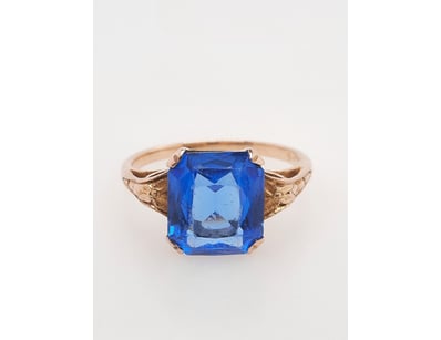 9CK YELLOW GOLD RING WITH BLUE SYNTHETIC SPINEL.
...