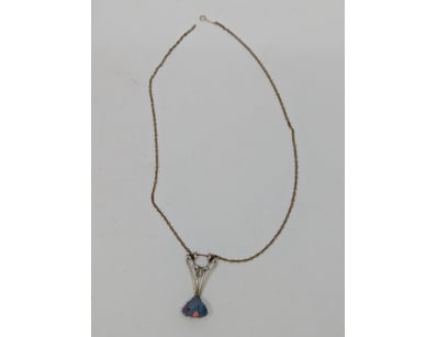 OPAL DOUBLET AND GOLD LINES NECKLACE


583010+2...