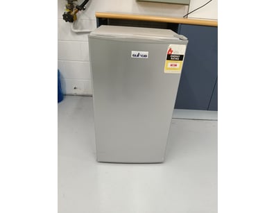 Dyson, Apple & Other Major Brand Reseller Liquid... - Lot 85