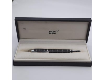 Designer Vault (A976) - Lot 9500