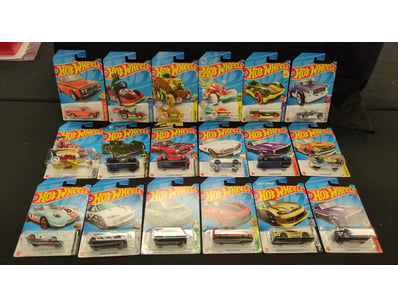 18X ASSORTED HOT WHEELS CARS INCLUDING PORSCHE 911...