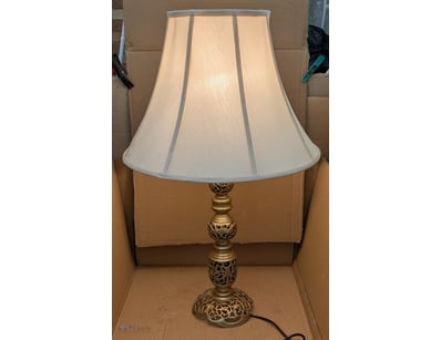 VINTAGE TABLE LAMP WITH BRASS FILIGREE STEM FRAME
...