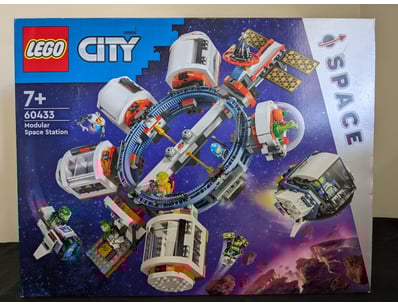 **UNRESERVED** LIFETIME COLLECTION OF LEGO PART... - Lot 673