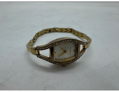 MICHAEL HILL WATCH STAINLESS STEEL

Dimensions: ...
