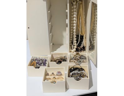 The Curio Collection (A985) - Lot 1194