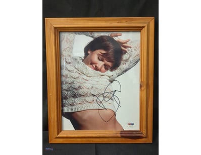 AUTOGRAPHED PHOTOGRAPH OF MAGGIE GYLLENHAAL.

Item...