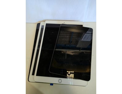 UNRESERVED Airport - Lost Property (A980) - Lot 526