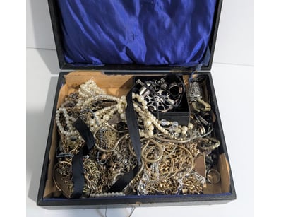 The Curio Collection (A999) - Lot 606