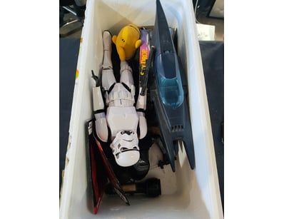 Vintage collectible lot featuring Star Wars and Ba...